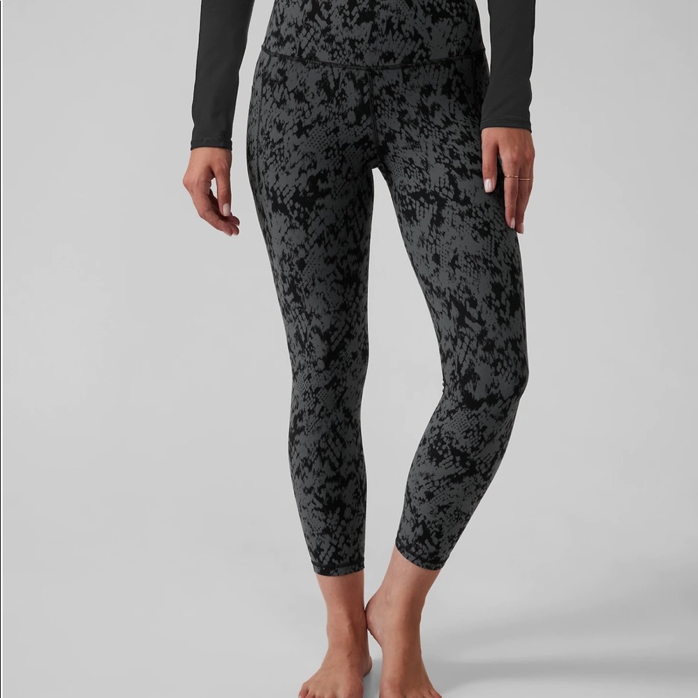 Athleta Salutation Stash Pocket Python Black Prin… - image 1